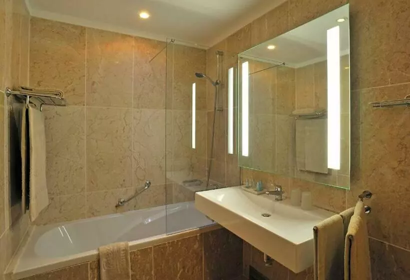 سوییت سوپریور با چشم‌انداز دریا, Pestana Viking Beach & Spa Resort