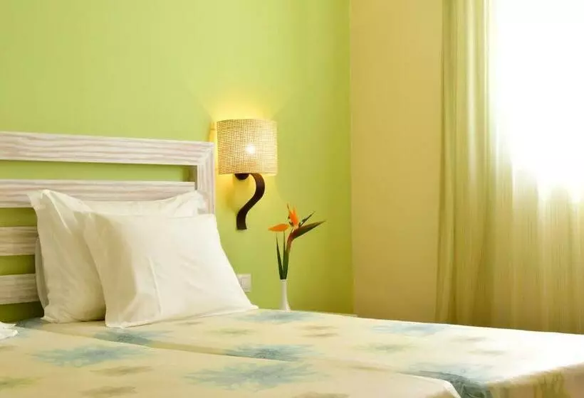 اتاق اساندارد با چشم‌انداز جانبی به دریا, Pestana Viking Beach & Spa Resort