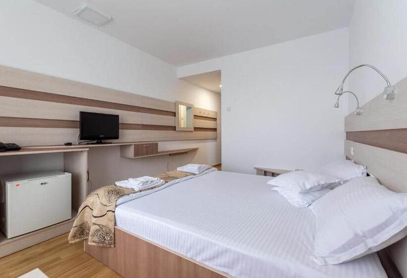 스탠다드 룸, Capitol