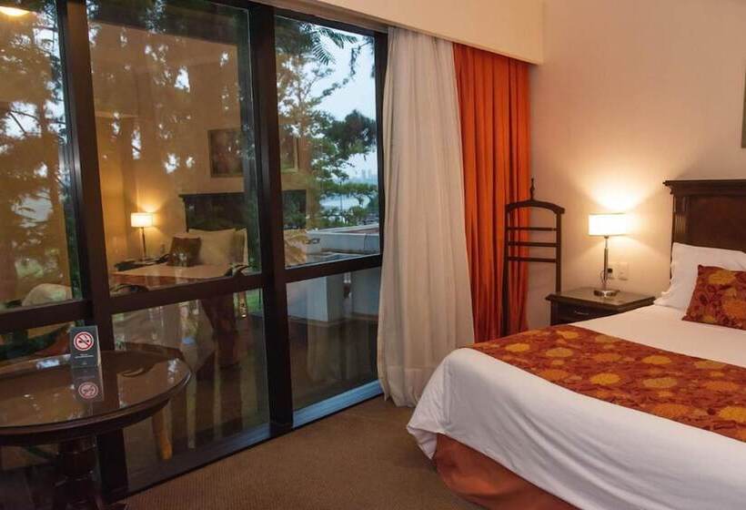 اتاق اجرایی, Casino Acaray