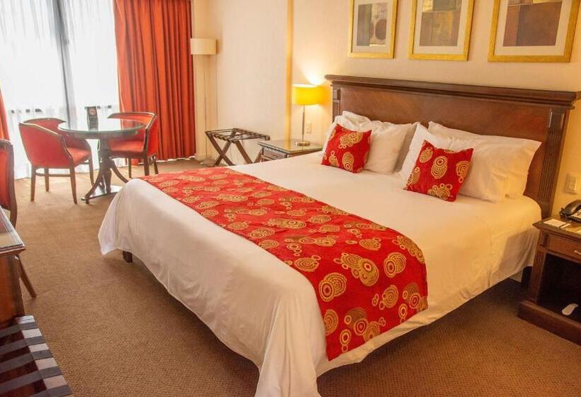 سوئیت جونیور با تخت بزرگ, Casino Acaray