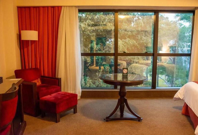 اتاق اجرایی, Casino Acaray