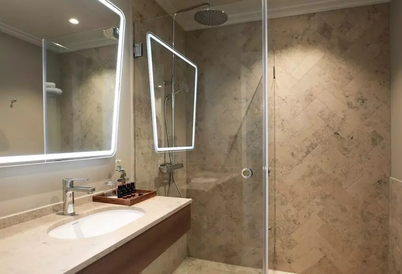 デラックスルーム, Elite Hotel Savoy