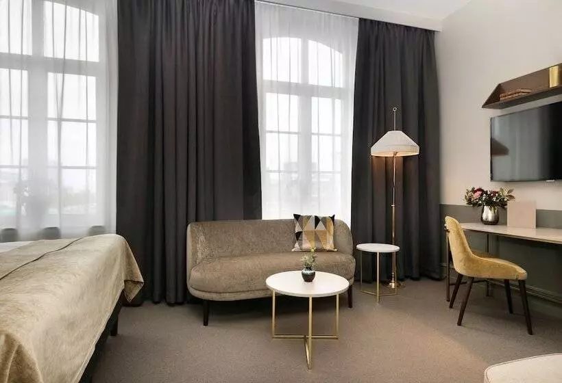 デラックスルーム, Elite Hotel Savoy