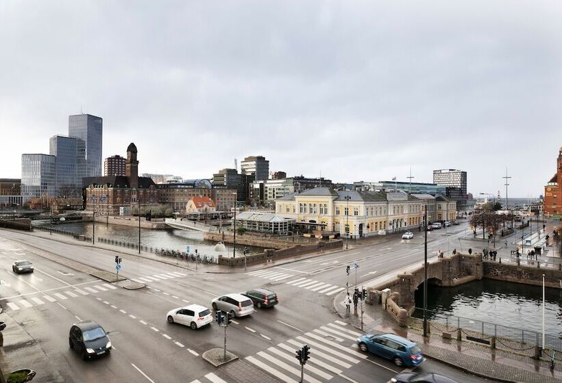 جناح جونيور, Elite Hotel Savoy