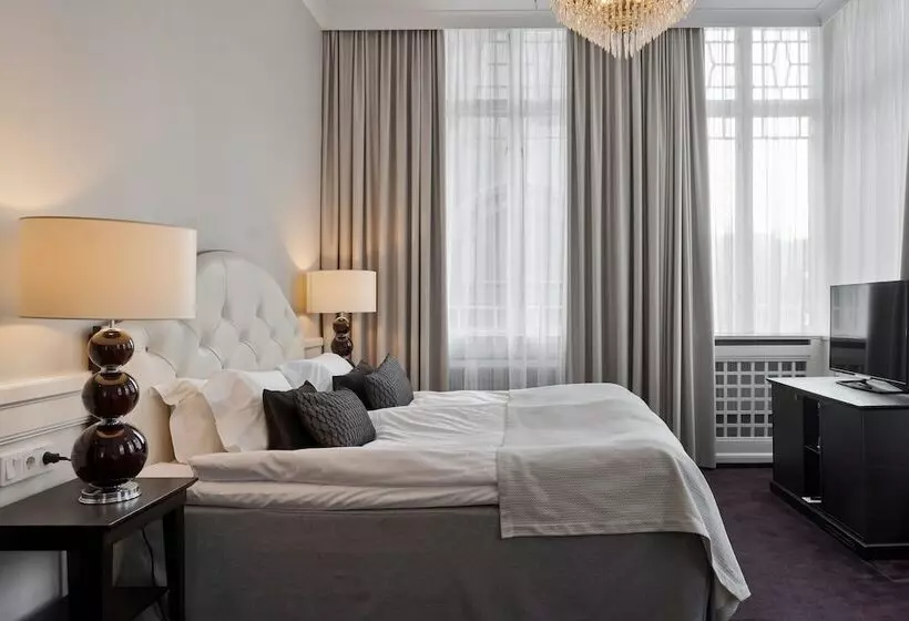 ジュニアスイート, Elite Hotel Savoy