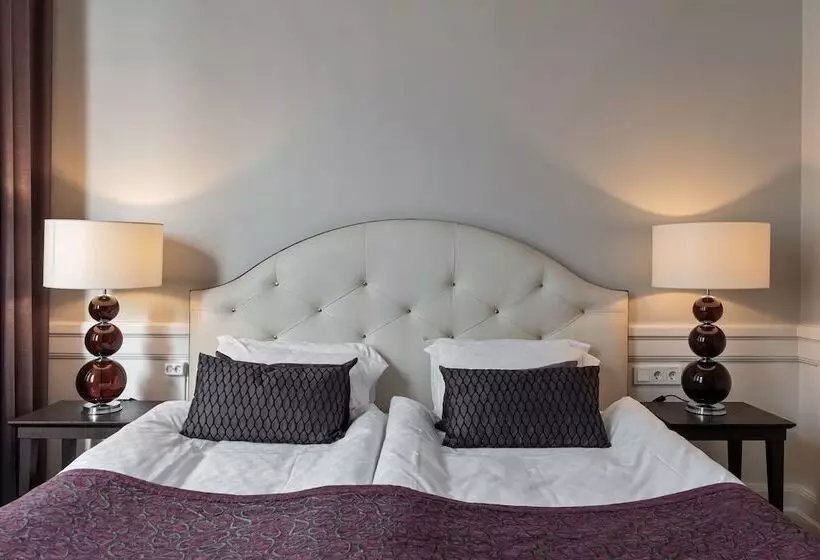 ジュニアスイート, Elite Hotel Savoy