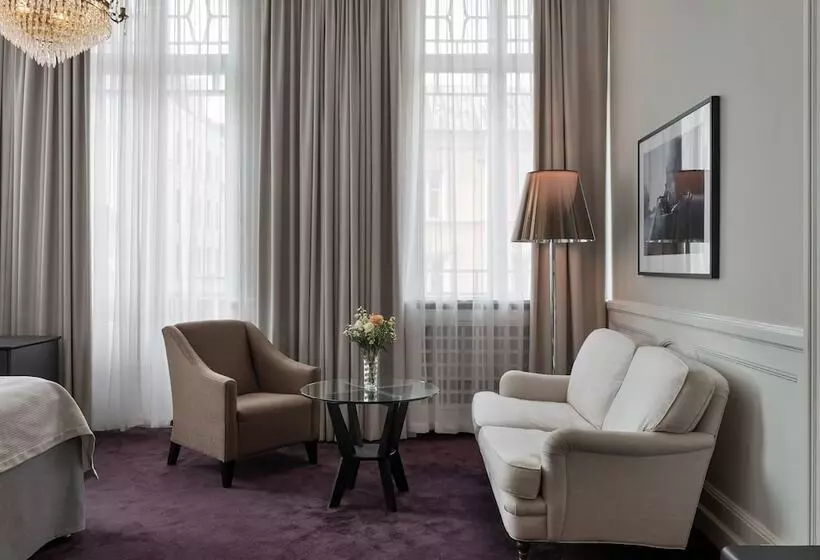 ジュニアスイート, Elite Hotel Savoy