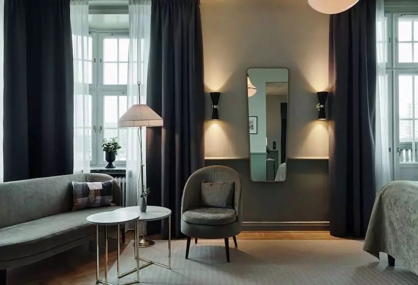 ジュニアスイート, Elite Hotel Savoy
