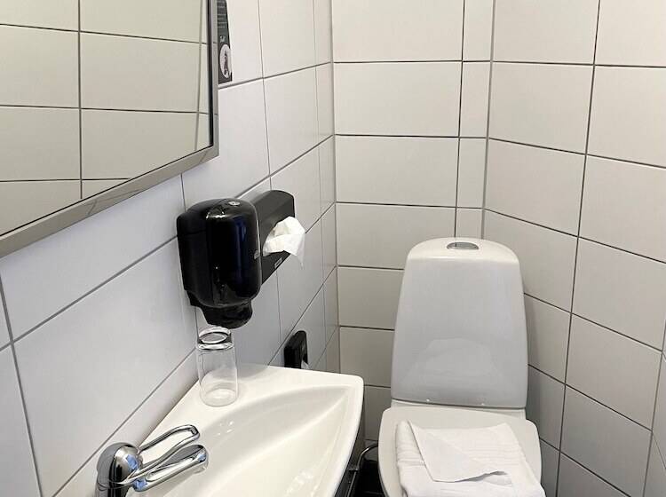 غرفة قياسية فردية, L Klockargården