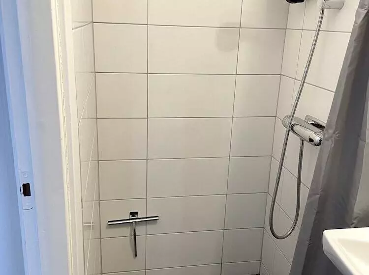 Standard Yhden Hengen Huone, L Klockargården