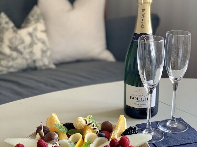 غرفة قياسية, L Klockargården