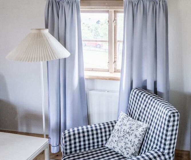 غرفة قياسية, L Klockargården