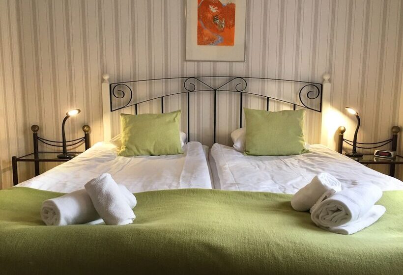 غرفة قياسية, L Klockargården