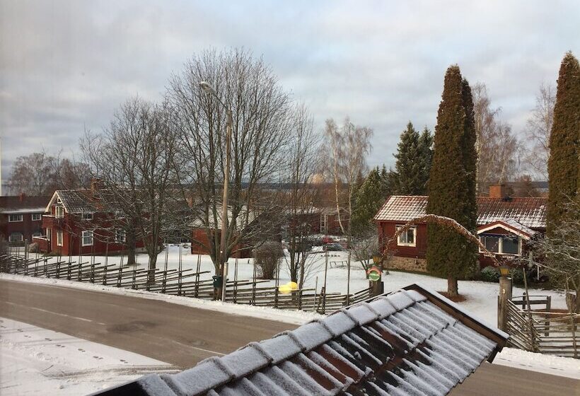 Номер Стандарт, L Klockargården
