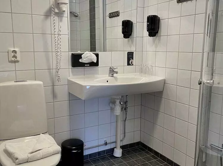 Perhehuone, L Klockargården