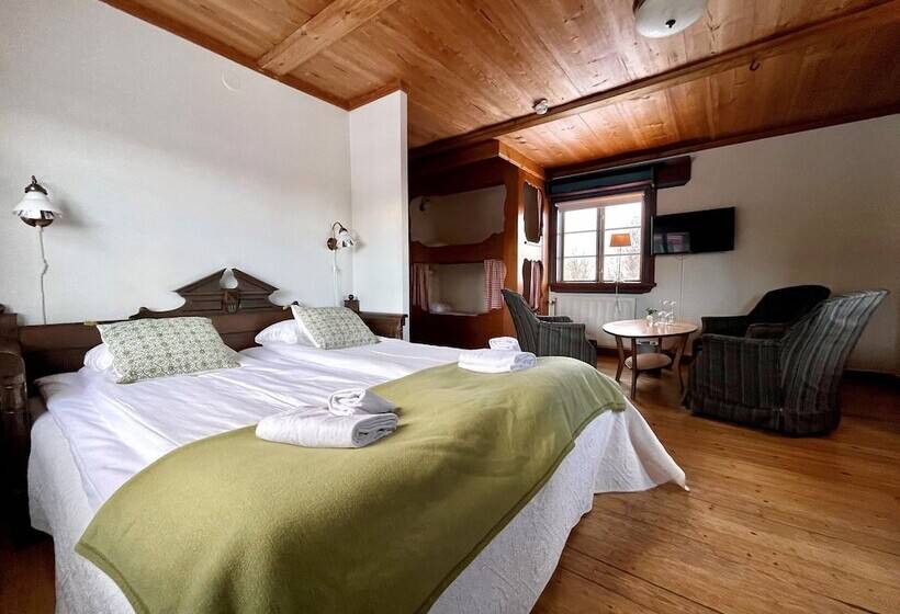 غرفة عائلية, L Klockargården