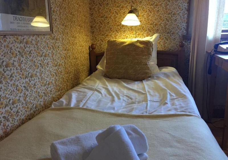 غرفة قياسية فردية, L Klockargården