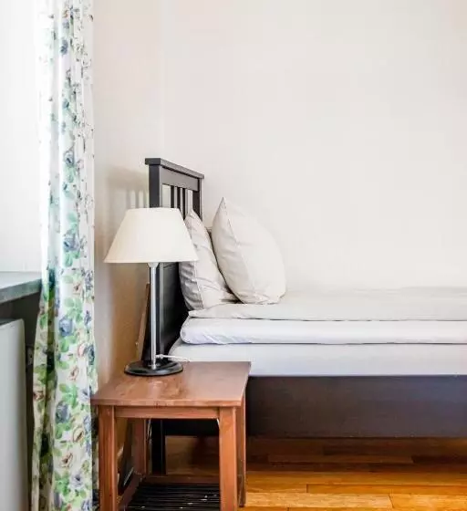 اتاق استاندارد یک نفره, Saga Hotell