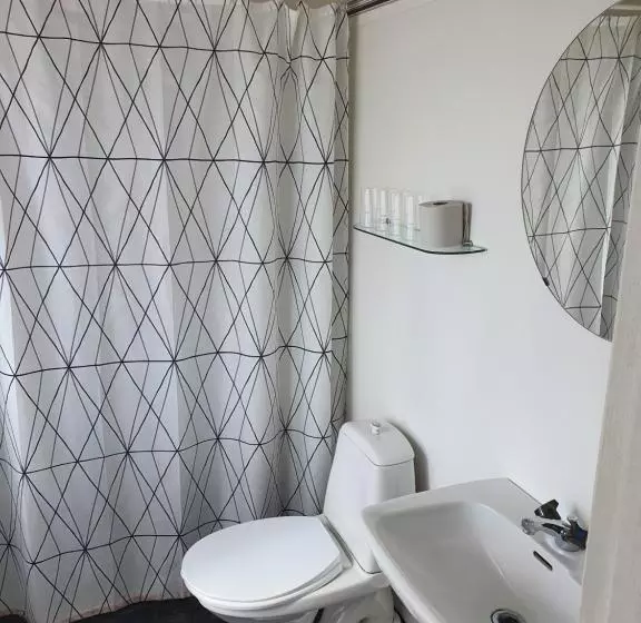اتاق استاندارد سه نفره, Saga Hotell