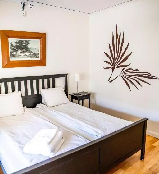 اتاق استاندارد سه نفره, Saga Hotell