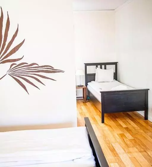 اتاق استاندارد سه نفره, Saga Hotell