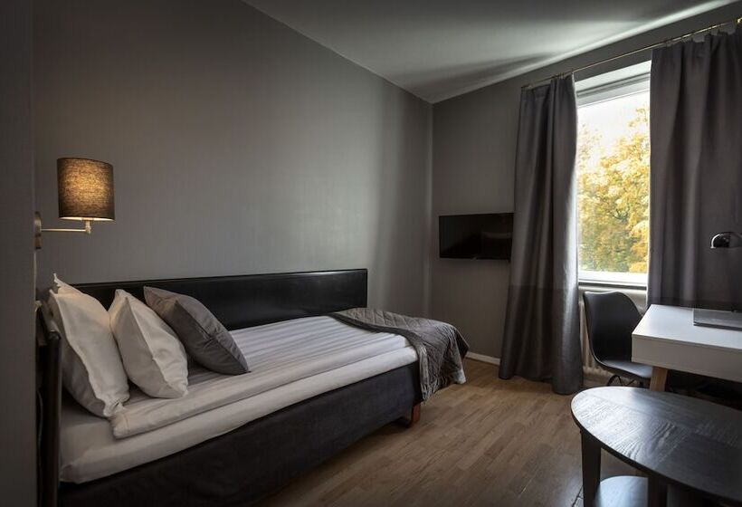 غرفة قياسية فردية, L Skövde