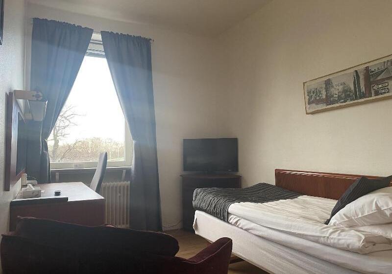 غرفة قياسية فردية, L Skövde