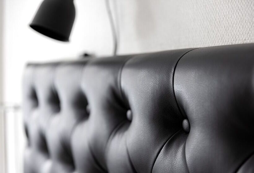 غرفة عائلية, L Skövde