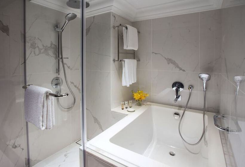 Deluxe Zimmer, Orchard Hotel Singapore