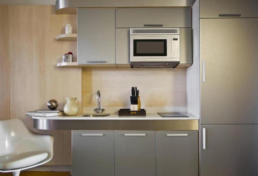 Suite King Bed, La Concha Renaissance San Juan Resort