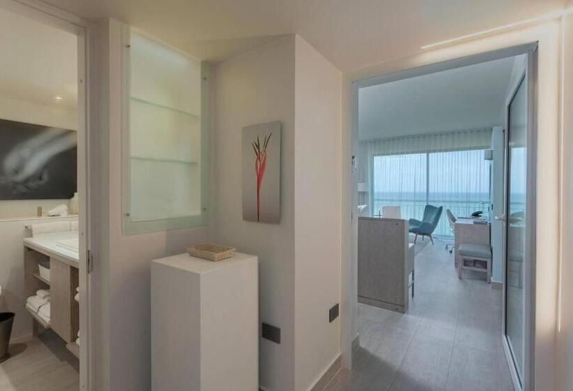 Standard Room King Bed Adapted for people with reduced mobility, La Concha Renaissance San Juan Resort