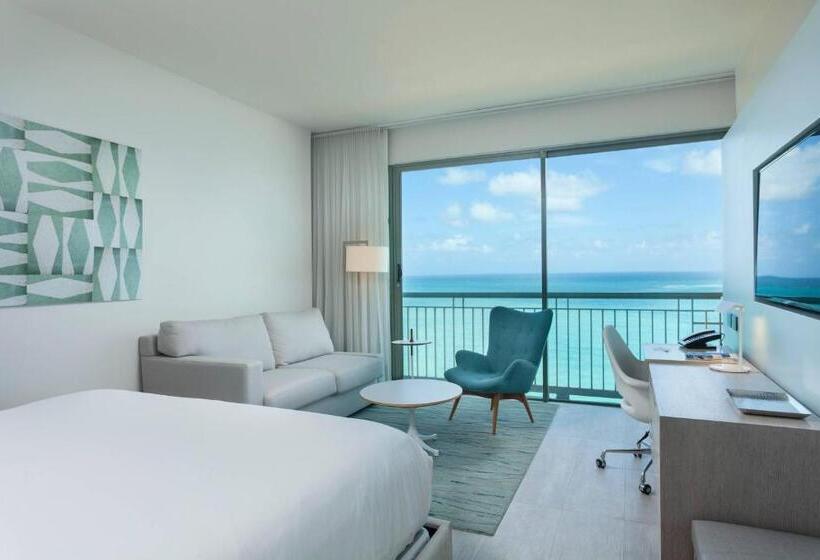 Standard Room King Bed Adapted for people with reduced mobility, La Concha Renaissance San Juan Resort