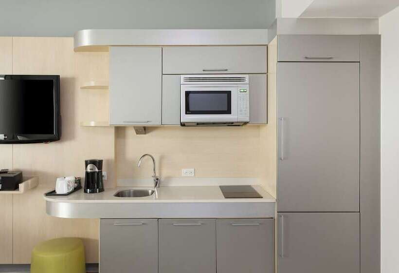 City View Suite, La Concha Renaissance San Juan Resort