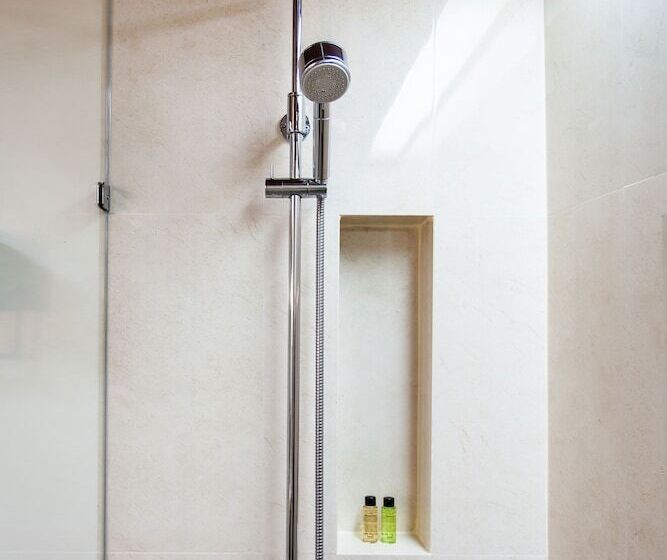 اتاق لوکس با چشم‌انداز استخر, Amari Don Muang Airport Bangkok