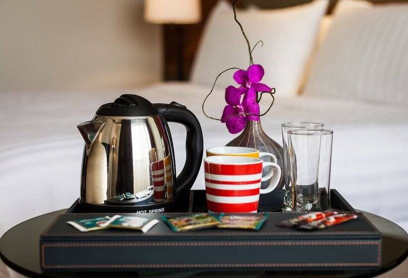 اتاق لوکس با چشم‌انداز استخر, Amari Don Muang Airport Bangkok