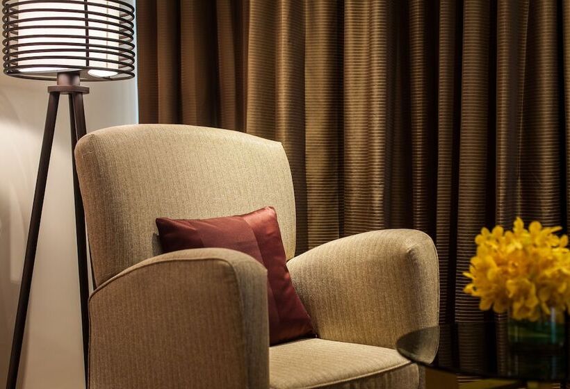 اتاق لوکس با چشم‌انداز استخر, Amari Don Muang Airport Bangkok