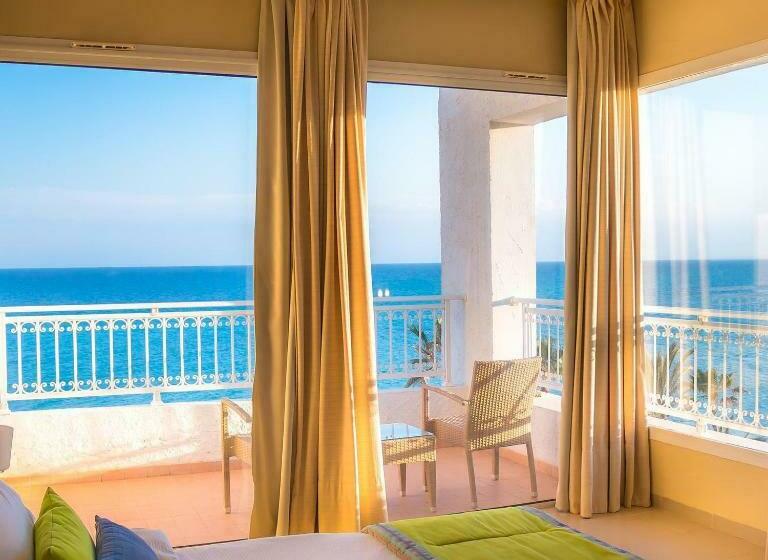 מיטת קינג בסוויטה, Bel Azur Thalasso & Bungalows