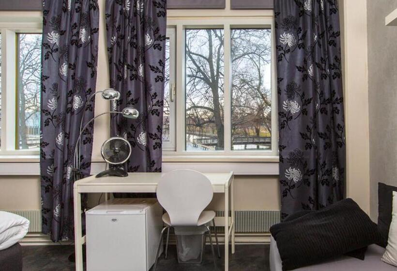 غرفة قياسية ثلاثية, Cityhovi