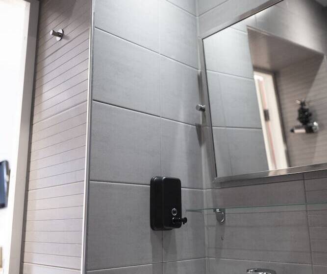 غرفة سوبيريور, Finn