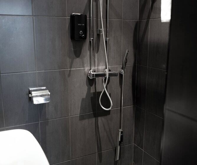 غرفة قياسية رباعية, Finn