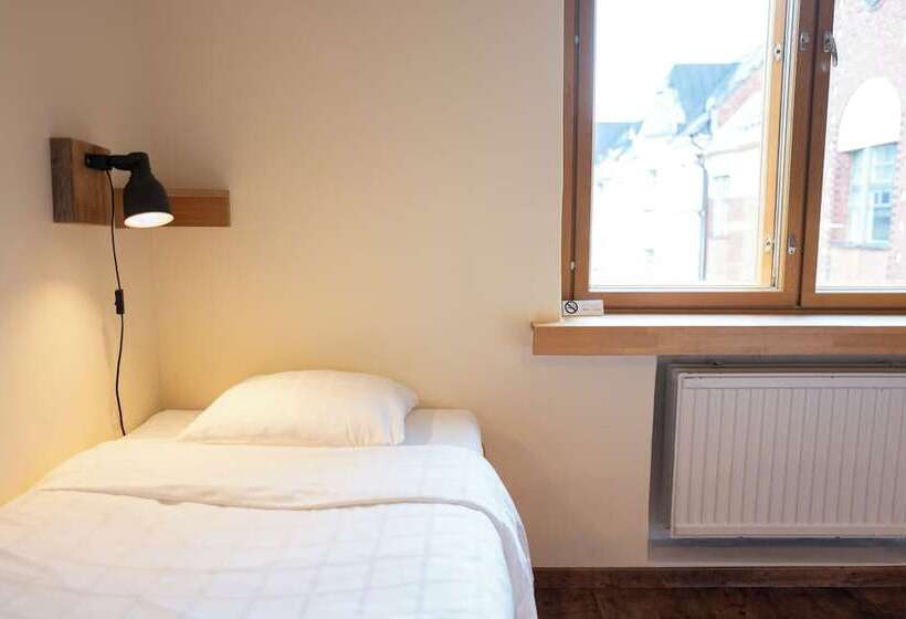 غرفة قياسية رباعية, Finn