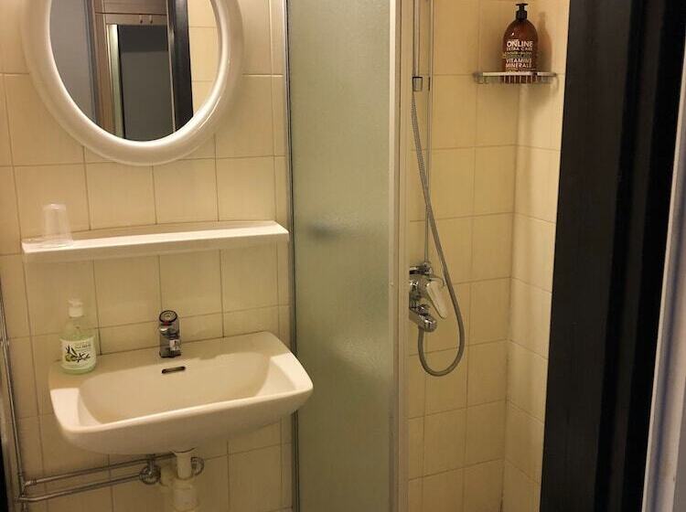 غرفة قياسية فردية, Li Uninen äänekoski