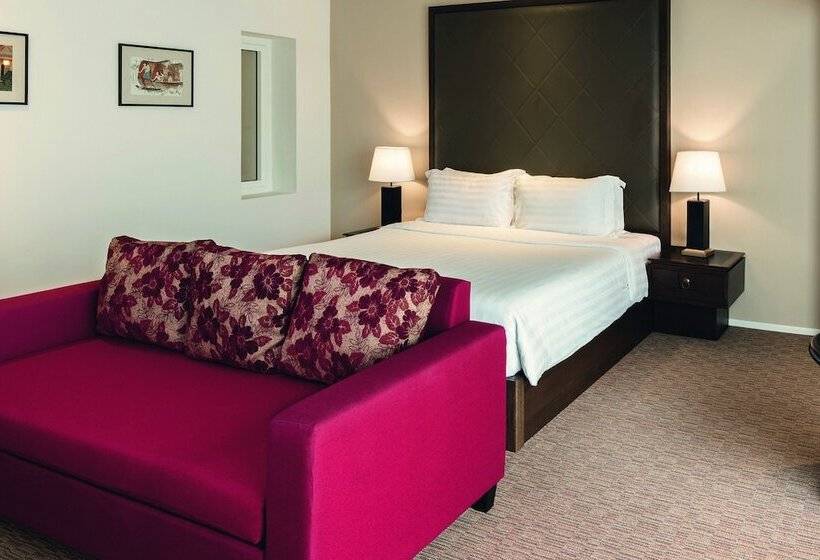 جناح جونيور, Movenpick Suriwongse Hotel Chiang Mai