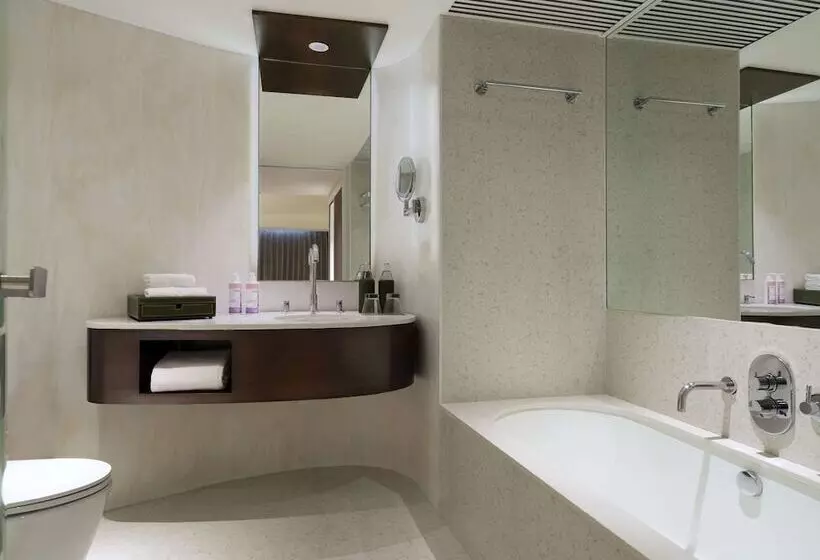 デラックスルーム, Mövenpick Hotel Bangkok Ploenchit Bdms