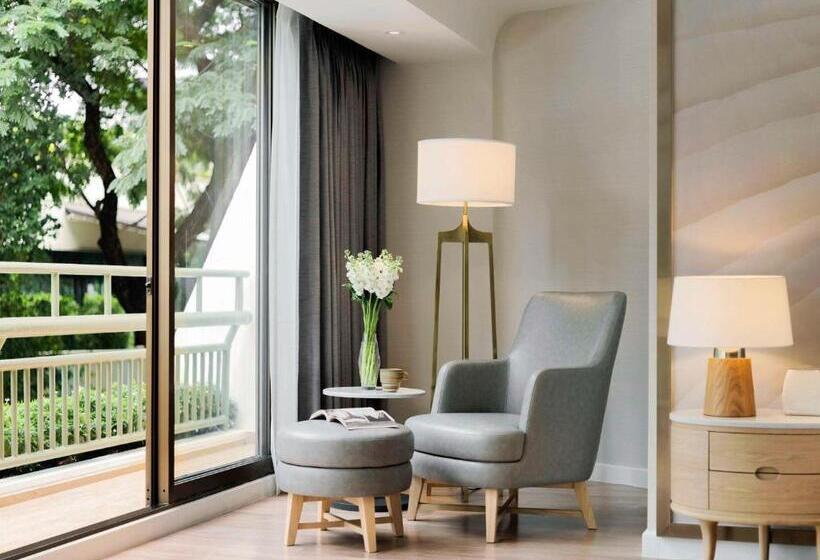 Deluxe Suite King Bed, Mövenpick Hotel Bangkok Ploenchit Bdms