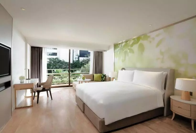 キングサイズベッドのデラックスルーム, Mövenpick Hotel Bangkok Ploenchit Bdms