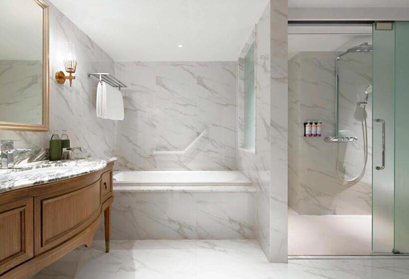 سوییت, Mövenpick Hotel Bangkok Ploenchit Bdms