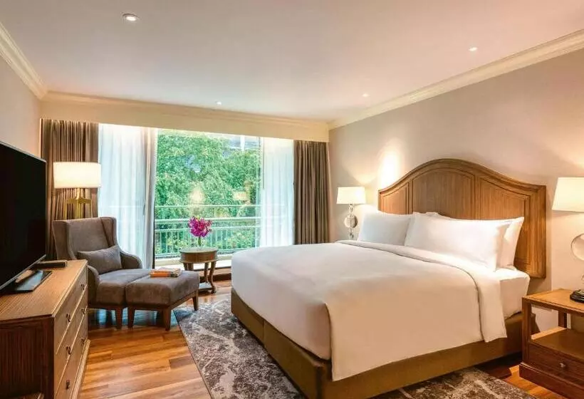 キングサイズベッドのデラックスルーム, Mövenpick Hotel Bangkok Ploenchit Bdms