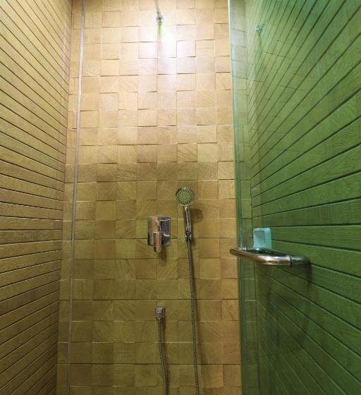 اتاق لوکس با تخت بزرگ, Right Spot